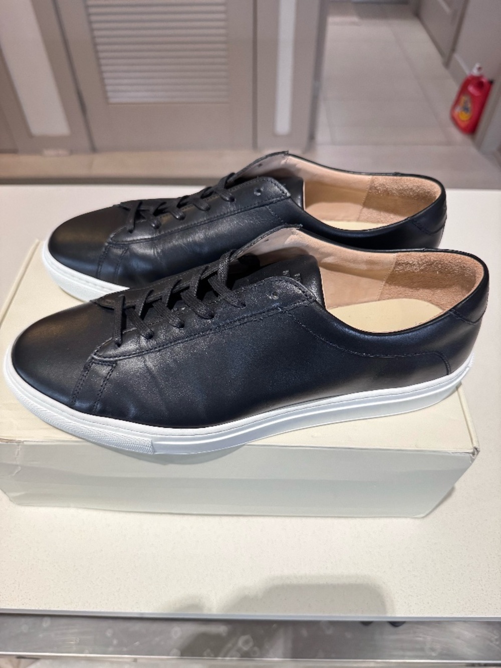 KOIO Capri Size 10 Wide Onyx Black Mens Sneakers
